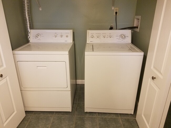 Photo - 5421 Vineland Rd