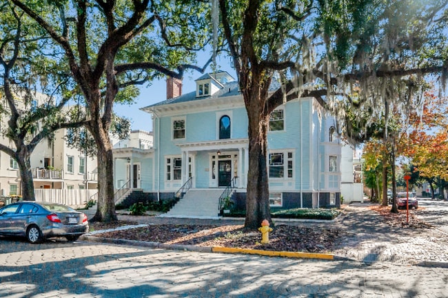 Photo - 121 W Hall St Unit APT B