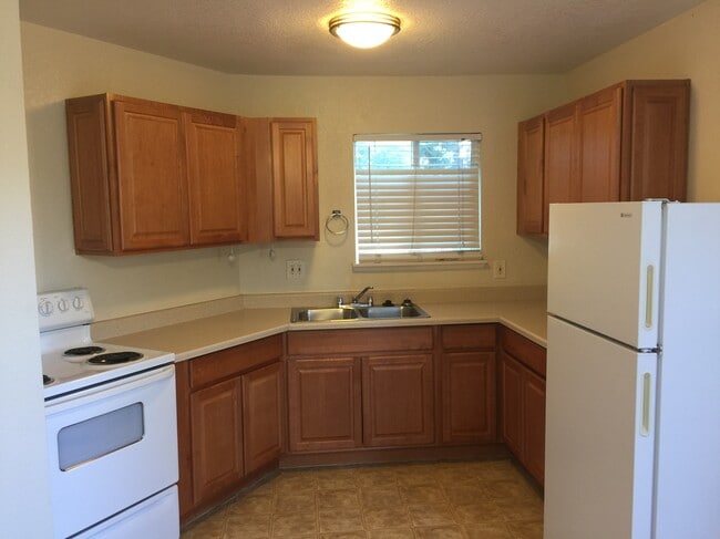 kitchen - 15570 Gardenia Way Unit Cottage