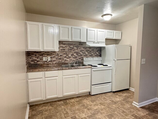 Photo - Grandin Court Apartments