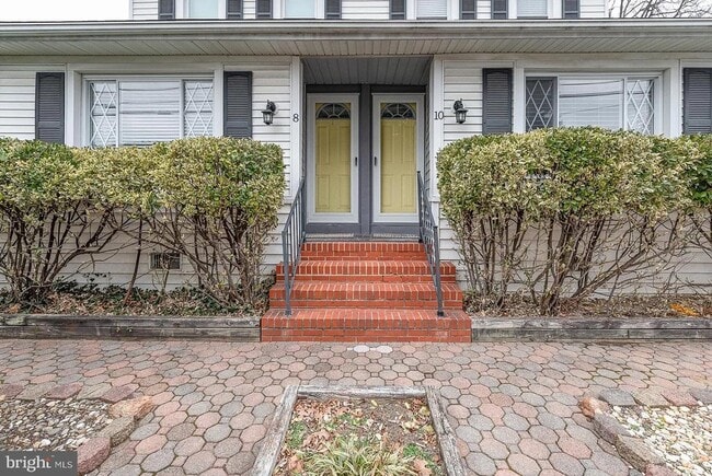 10 Gibbons Blvd