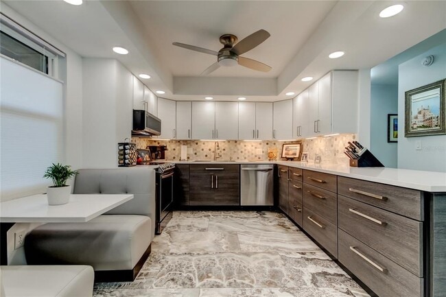 Photo - 5200 Brittany Dr S Unidad 204