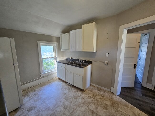 Photo - 437 Riehl St