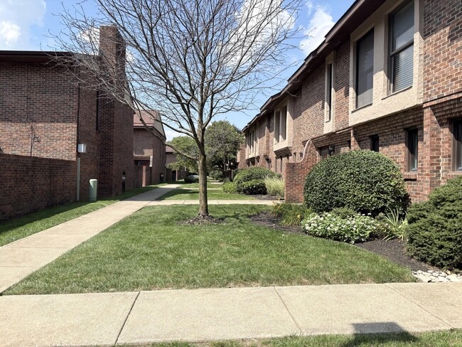 Photo - 2802 Churchill Dr Unit 33