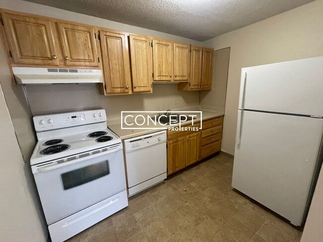 Building Photo - 122 Dustin St Unit 16