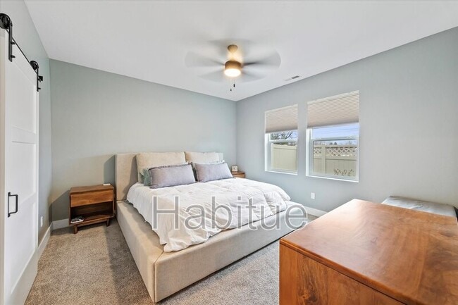 Photo - 917 E Bissett St