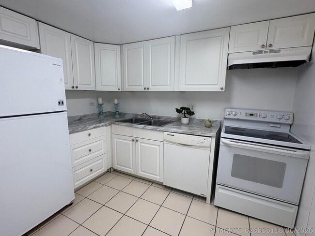 3720 Inverrary Dr Unit 1h