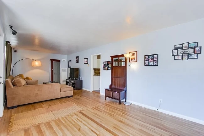 Photo - 6824 Harvala St