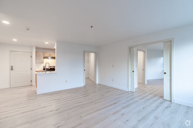 2BR, 1BA - 911SF - Living Room