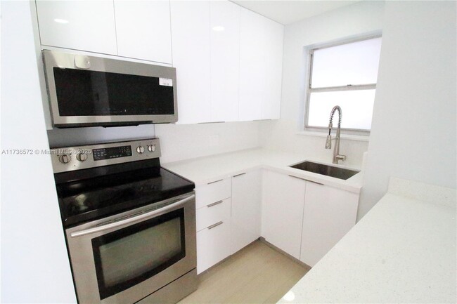 Photo - 110 Fontainebleau Blvd Condo Unit 403