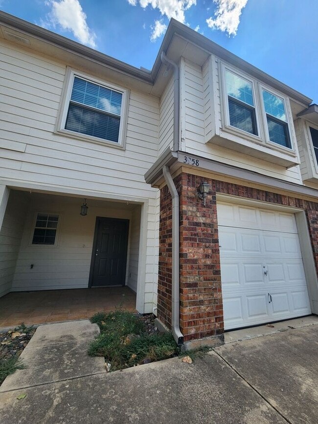 Photo - Gorgeous 2 story 3-bedroom 2.5-bath townhouse centrally located in Dallas Fort Worth metroplex