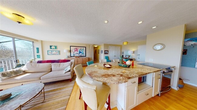 Photo - 1400 East Ave