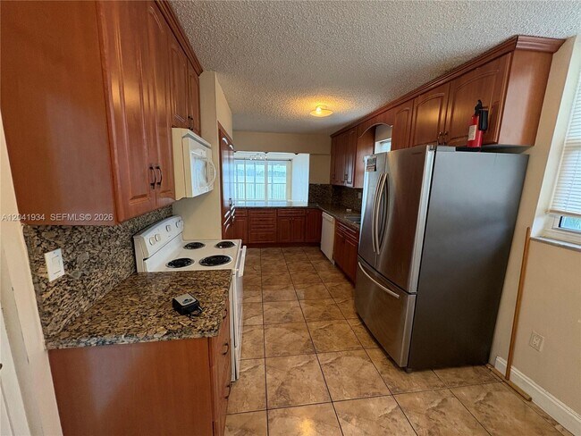 Photo - 1075 NE Miami Gardens Dr Unit 211