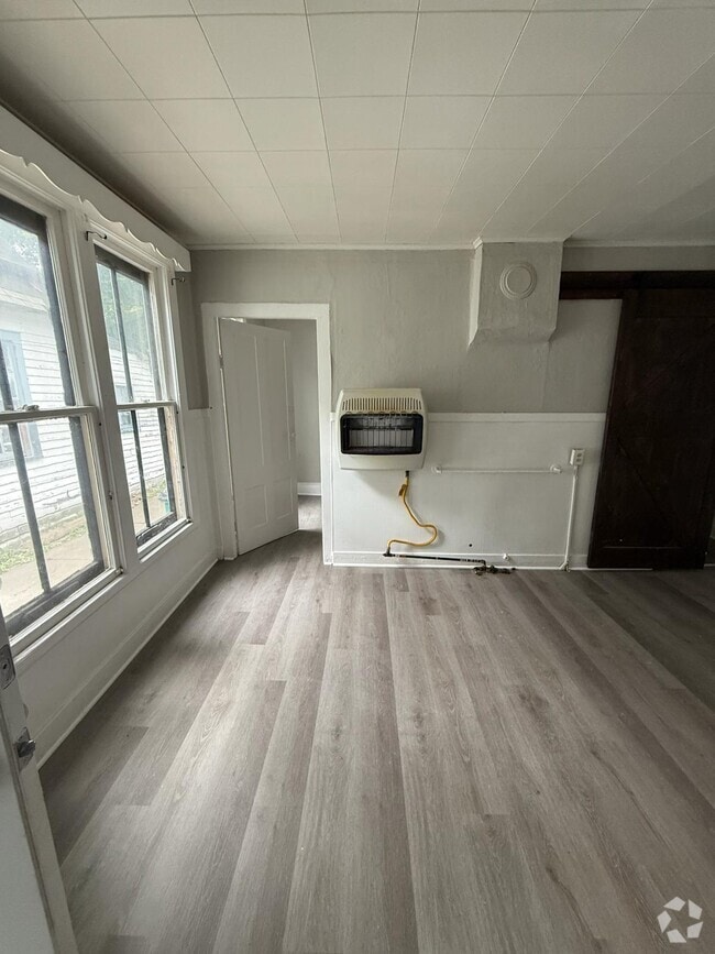 Building Photo - 701 Perry St Unit Upper Rental