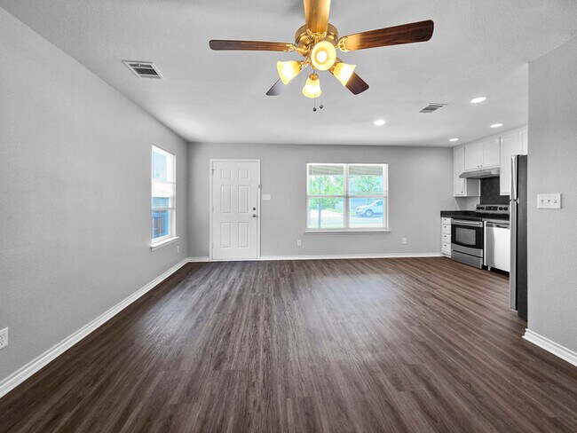 Photo - 1332 Dreiss St