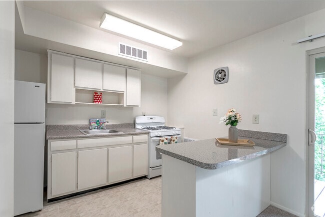 1 BR, 1 BA - 665 SF - Chestnut Hill Apartments
