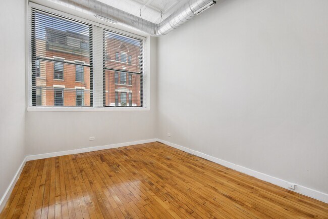 Photo - 1471 N Milwaukee Apartments