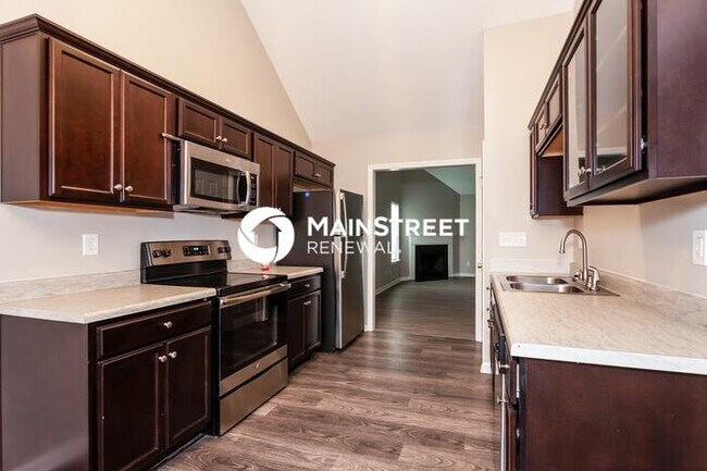 Photo - 4 Bedroom Pet-Friendly Home in Charlotte, NC with Main Street Renewal