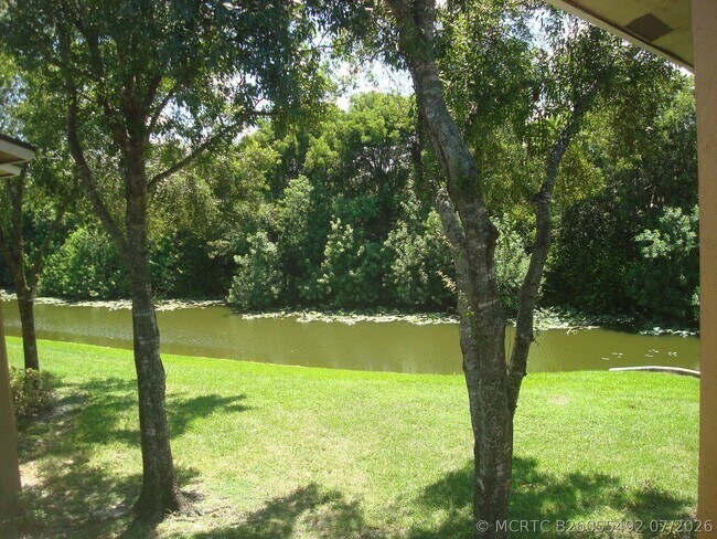 1141 Lake Victoria Dr Unit H