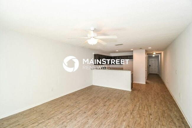 Photo - 3 Bedroom Pet-Friendly Home in Jacksonville, FL with Main Street Renewal