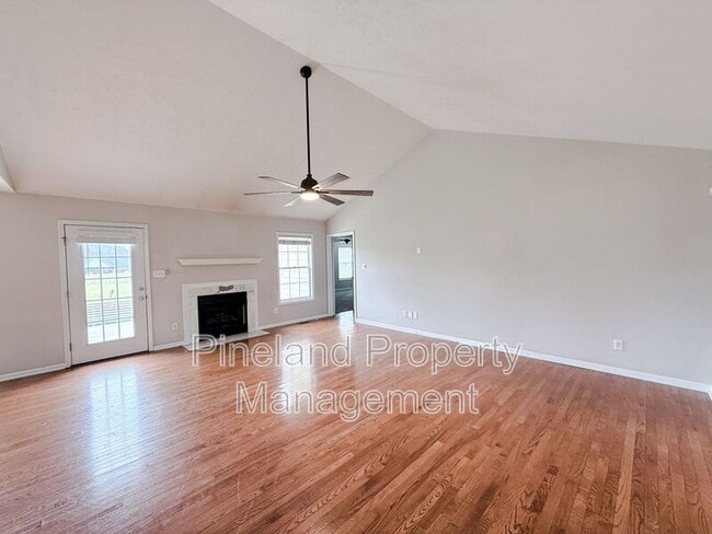 Photo - 102 Louise Dr