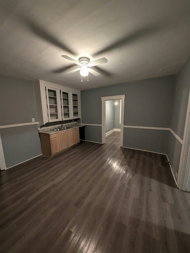 Building Photo - 1169 E 60th St Unit 4