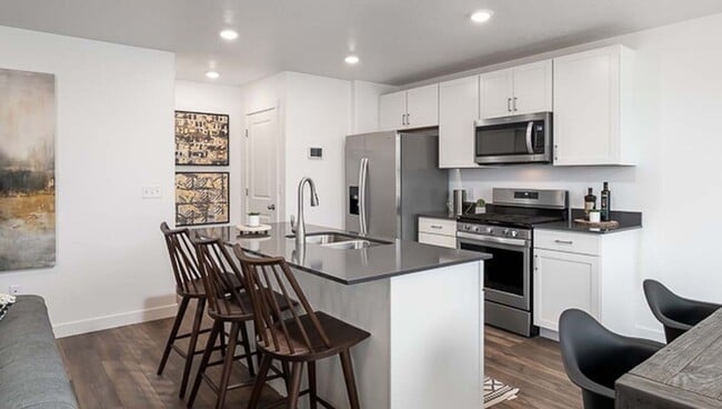 Photo - Newer Somersett Court Townhome!!