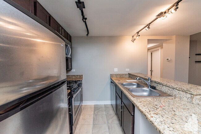 Photo - 1912 N Lincoln Ave Unit 1912-B01