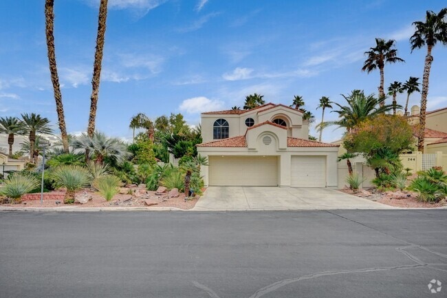 Building Photo - 4 Bedroom Sophisticated Oasis, Fully Furni... Rental