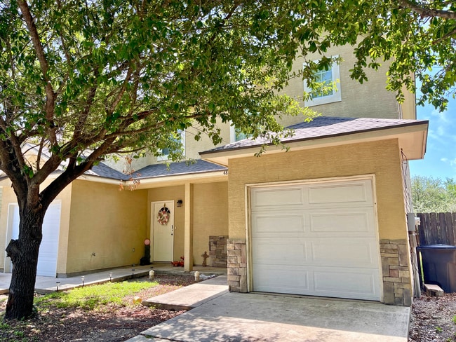 Photo - Charming 3 Bedroom Townhome Near Medical Center and Ingram Park