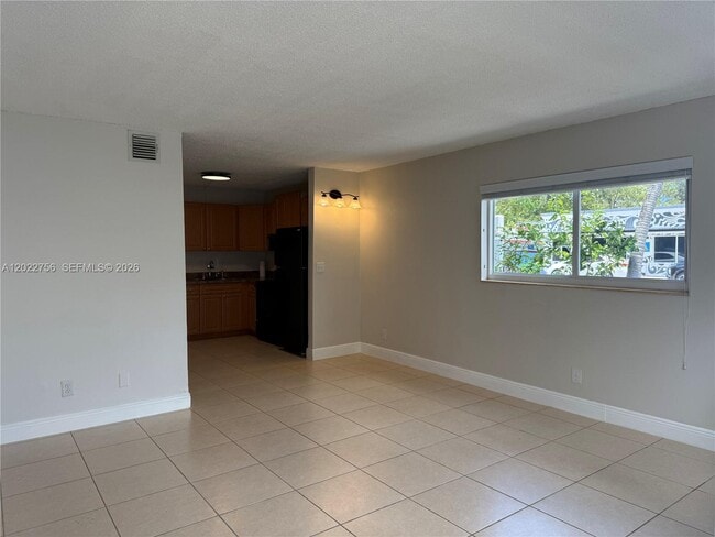 Photo - 715 NE 2nd Ave Unidad 101