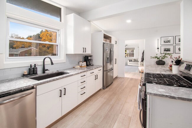 Photo - 1155 Carpenter Ave NW