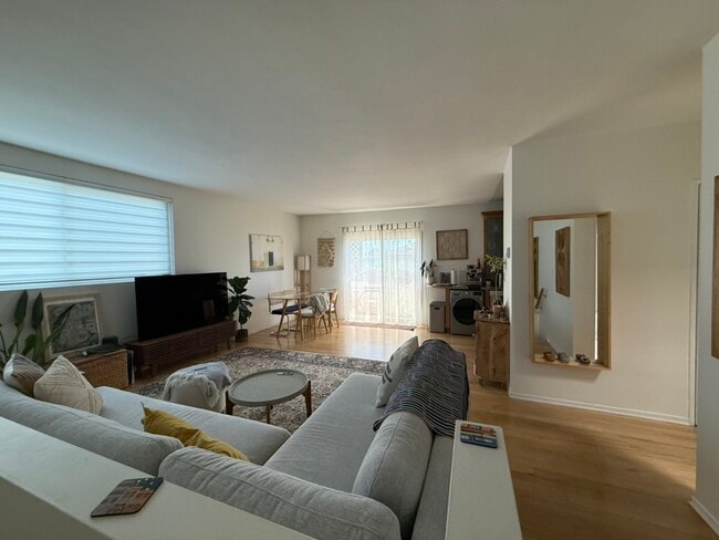 Photo - 1532 Berkeley St Condo Unit 7