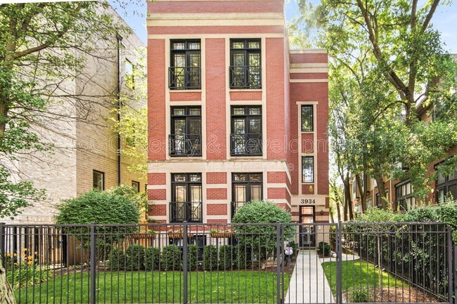 Building Photo - 3934 N Janssen Ave