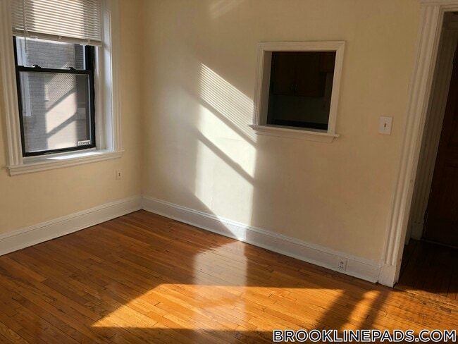 Photo - 364 Riverway Unidad 12