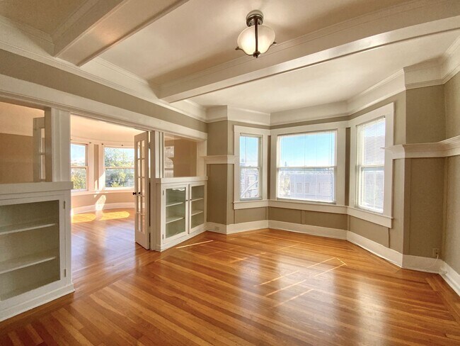 Building Photo - 1BR W/ Bonus Room. In-Unit LAUNDRY! DISHWASHER! PARKING AVAILABLE! Unit #3