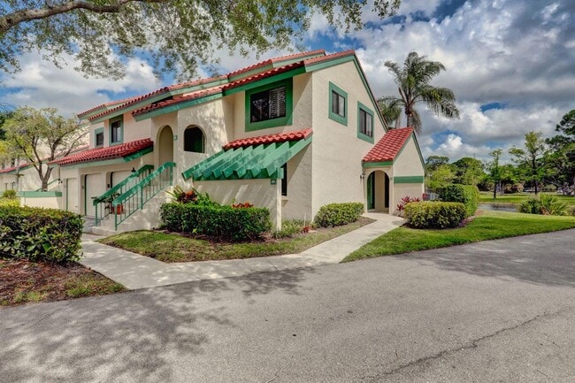 6 Lexington Ln E Unidad 0064