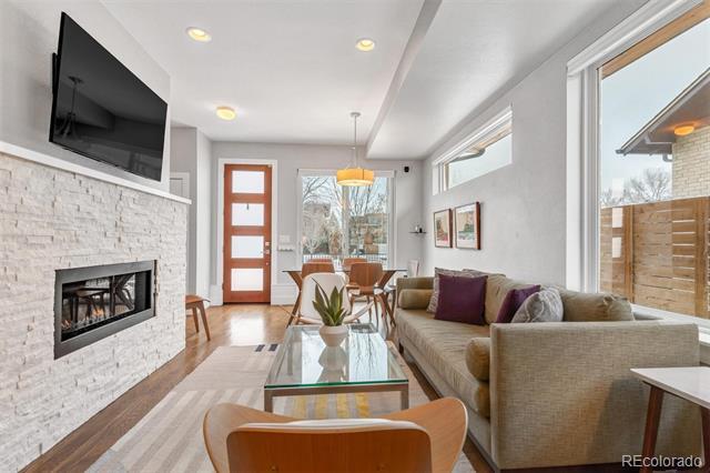 Photo - 556 Madison St