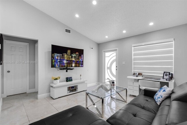 Photo - 2140 W 53rd St