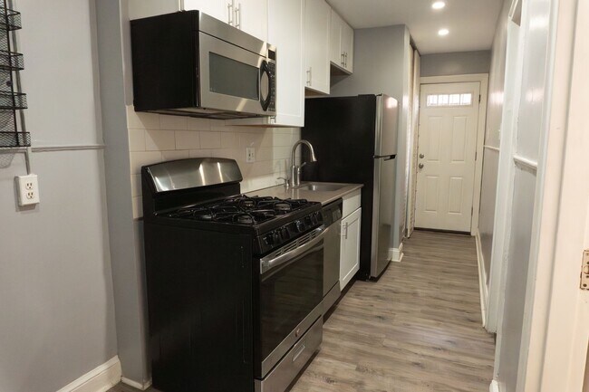 Photo - Capitol Hill/ H street - Renovated 1 bedroom apartment w/parking