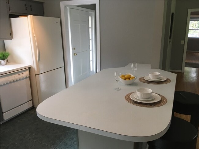 Photo - 4 Peachtree Ln