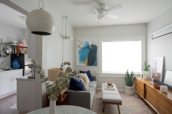 Photo - 812 W Russell Pl