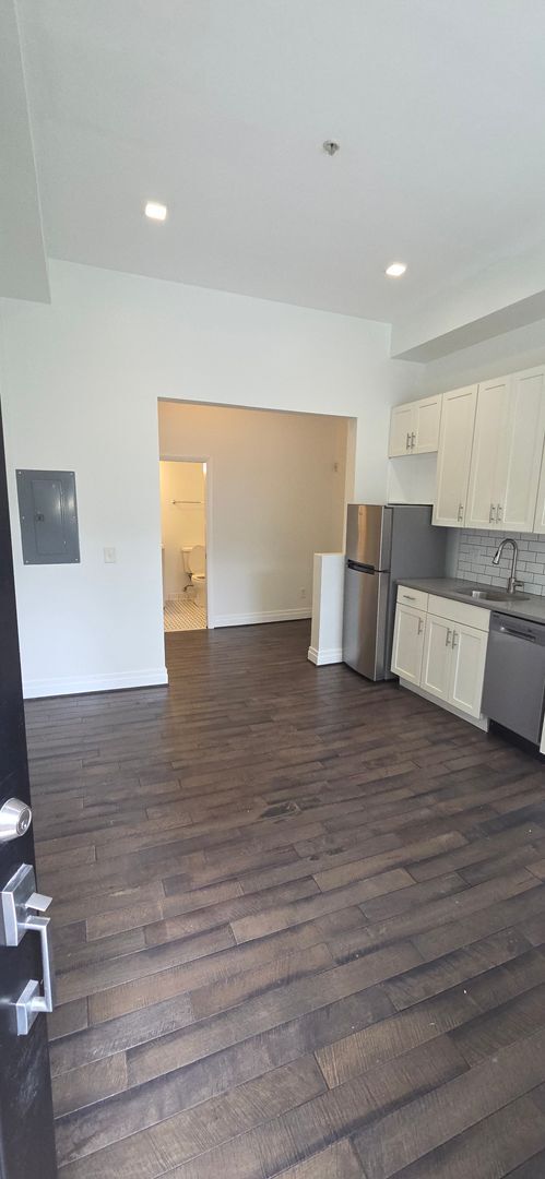 Photo - RAZDCPROPERTIES TRUST Unit 1