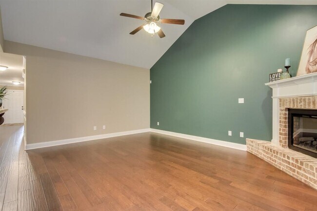 Photo - 219 Sandleton Way