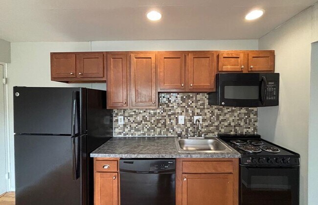 Building Photo - 558 Lowell Ave Unit 558-10