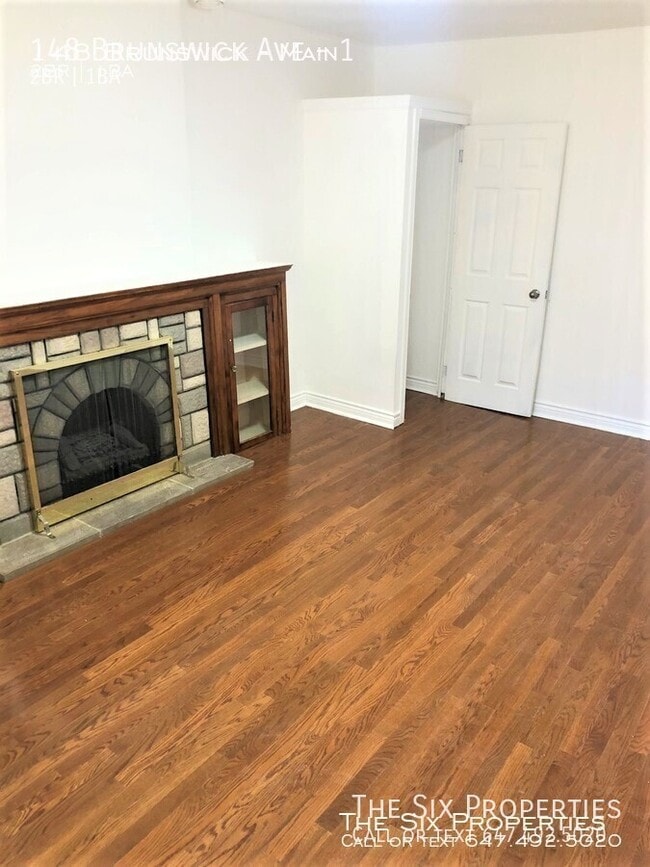 Photo - Bright 2 Bedroom Main Floor Apartment Near UoFT Unité 1