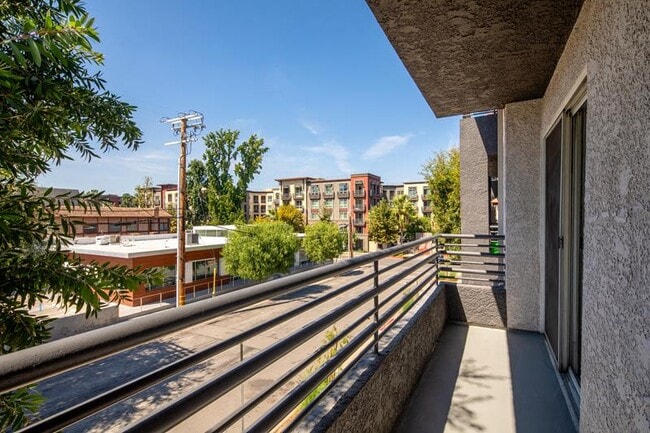 Photo - Warner Pointe