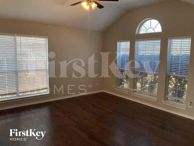 Photo - 671 Honeysuckle Ln