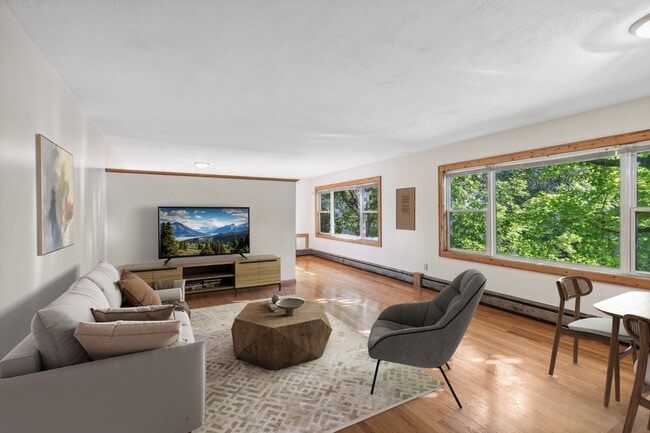 Loft Style Unit LIving Room - 501 Ashland Ave - Heat Included Apartments