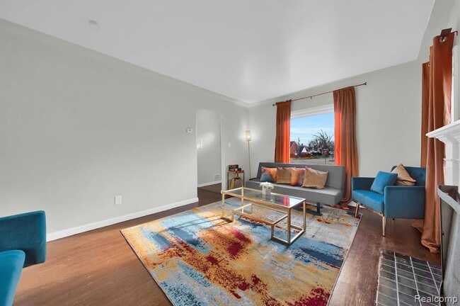 Photo - 8550 Outer Dr W